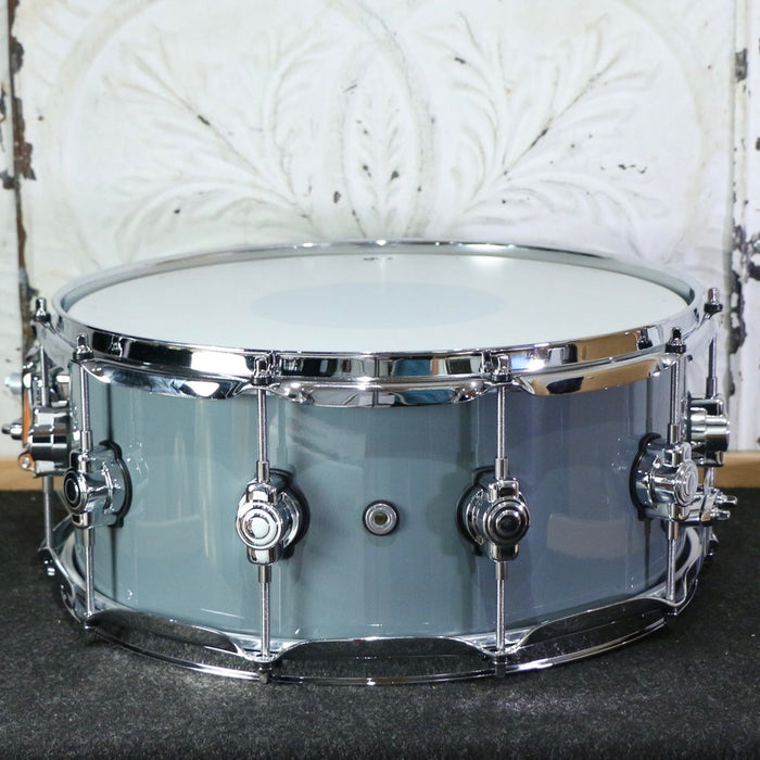 Caisse claire DW Design 14X6po - Steel Grey