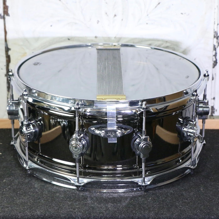 Caisse claire usagée DW Design Black Nickel Over Brass 14X6.5po