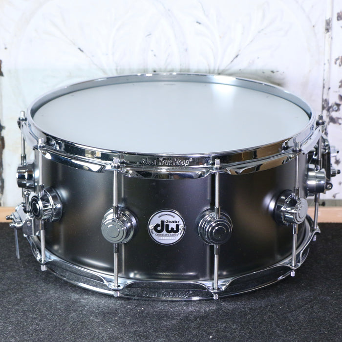 Caisse claire DEMO DW Collector's Satin Black over Brass 14X6.5po