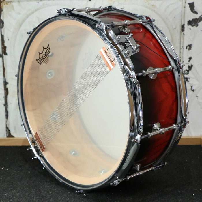 Caisse claire Luka One-Piece Ash 14X6po - Red/Black Fade